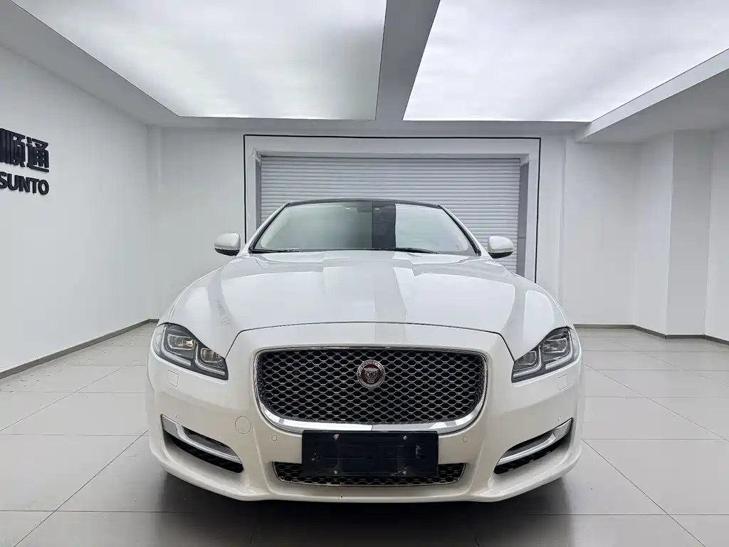 Jaguar XJ 2016 XJL 2.0T RWD Elegant Business Edition