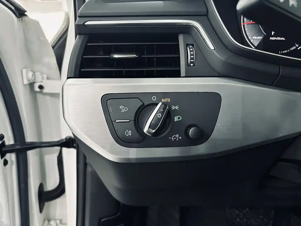 Audi A4L 2020 40 TFSI Fashion Dynamic Edition