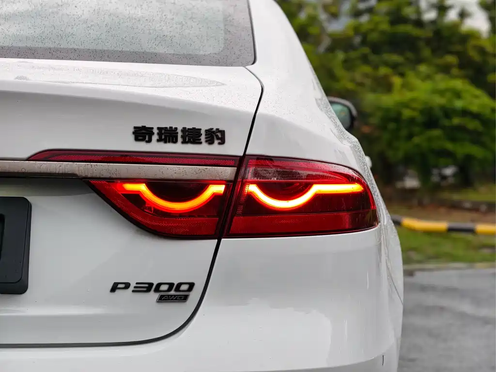 Jaguar XFL 2024 2.0T P300 AWD Flagship Sport Edition