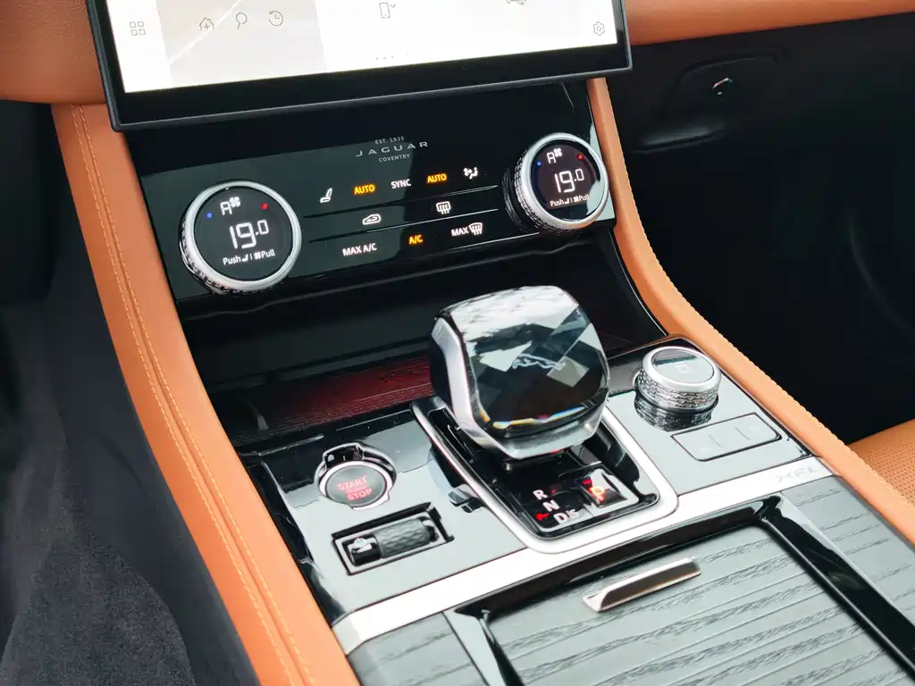 Jaguar XFL 2024 2.0T P300 AWD Flagship Sport Edition