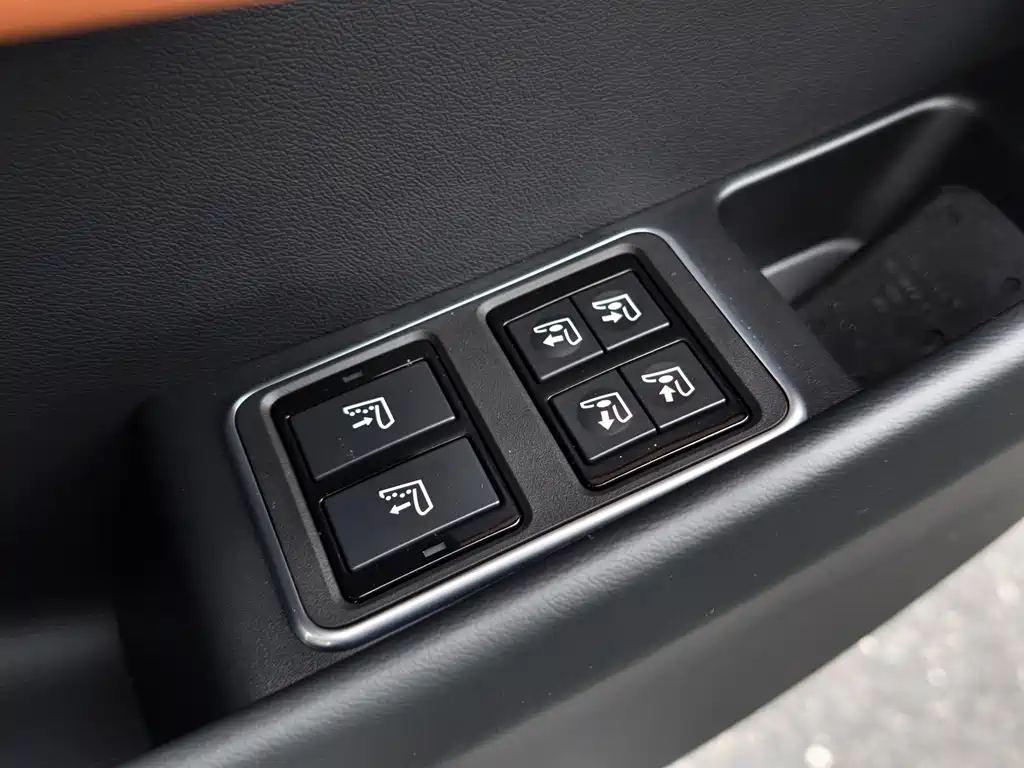 Jaguar XFL 2024 2.0T P300 AWD Flagship Sport Edition