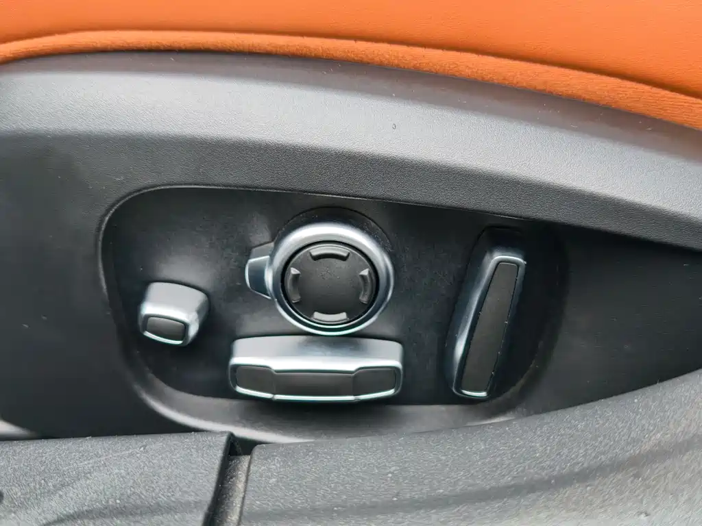 Jaguar XFL 2024 2.0T P300 AWD Flagship Sport Edition