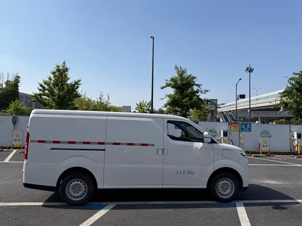 Ruichi EC75 2025 Smart Travel Super Charge Edition Pioneer Type II 50.1kWh