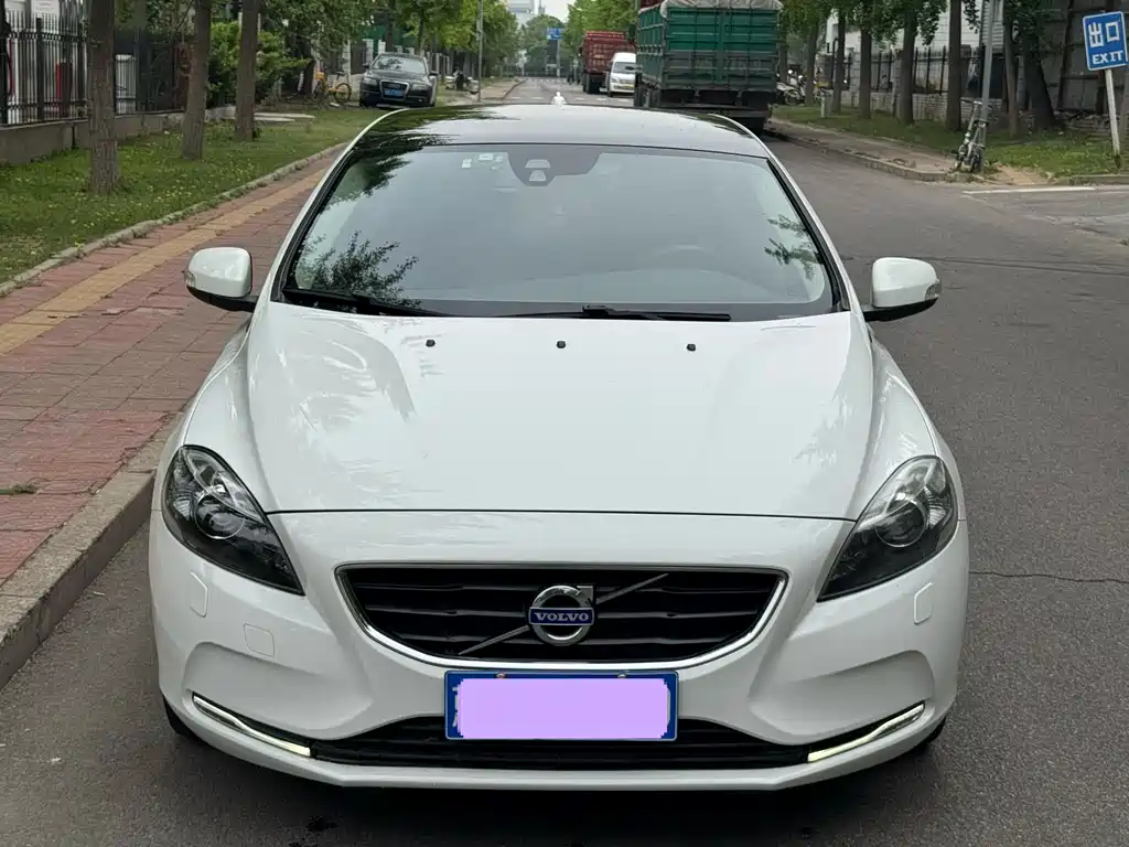 Volvo V40 2015 1.6T Kinetic