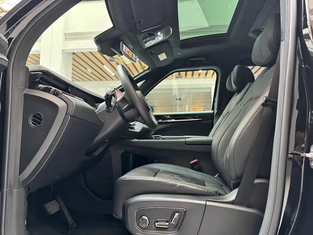 Zeekr 009 2024 7-Seater Aisle Edition AWD 108kWh