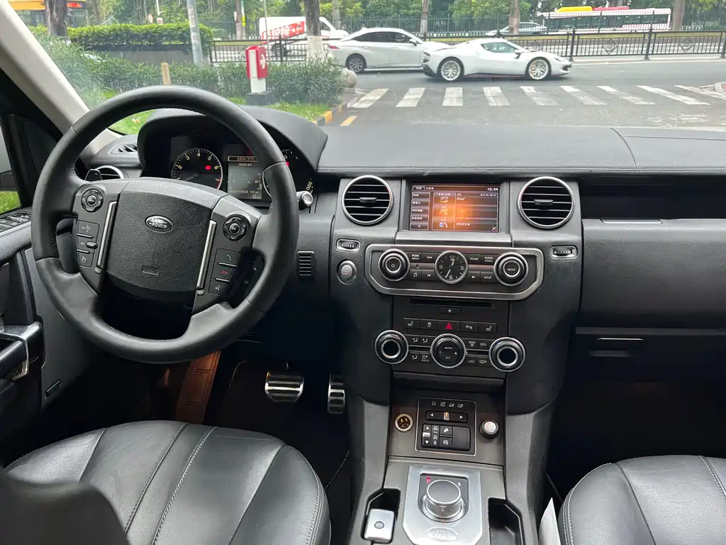 Land Rover Discovery 2016 3.0 SC V6 HSE