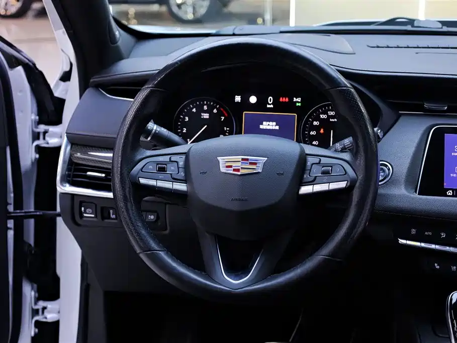 Cadillac XT4 2020 28T AWD Platinum Sport