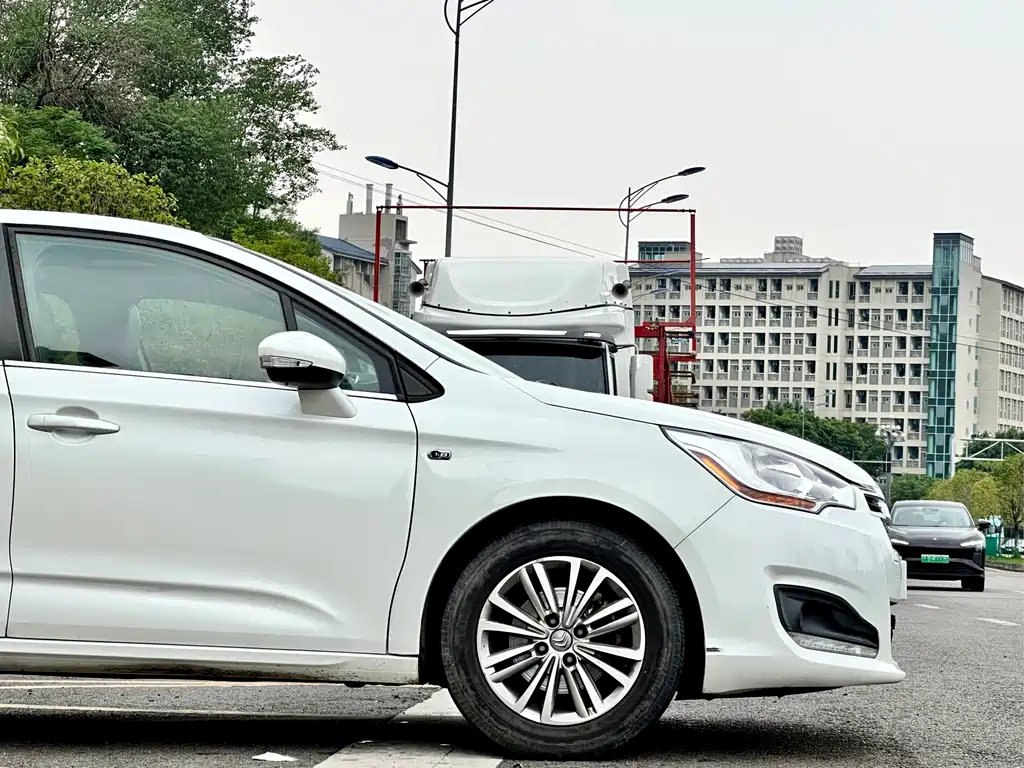 Citroën C4L 2014 1.8L Auto Zhiqu Edition Jinzhi