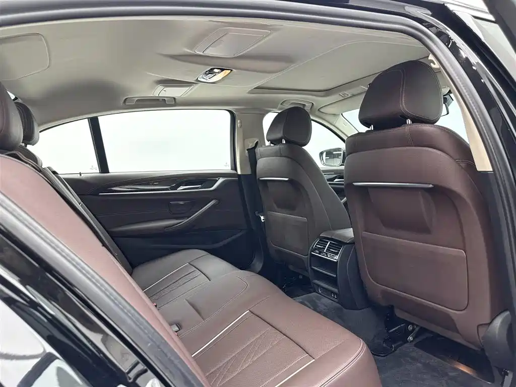 BMW 5 Series 2022 Facelift 525Li Luxury Package
