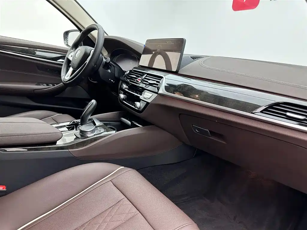BMW 5 Series 2022 Facelift 525Li Luxury Package