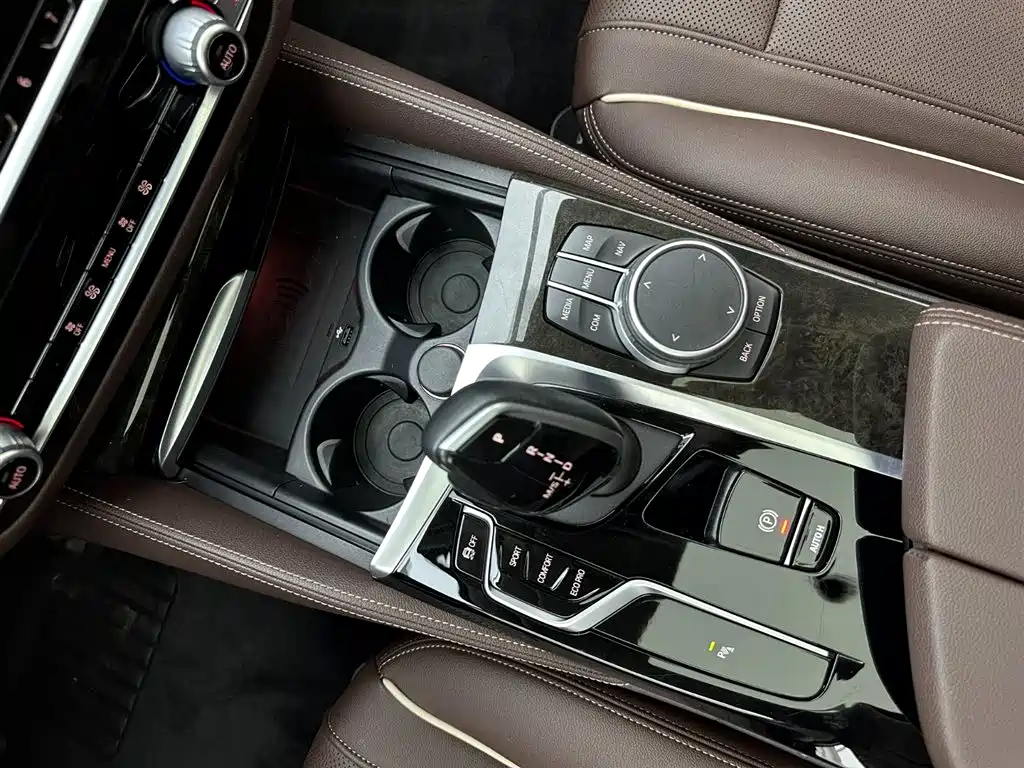 BMW 5 Series 2022 Facelift 525Li Luxury Package