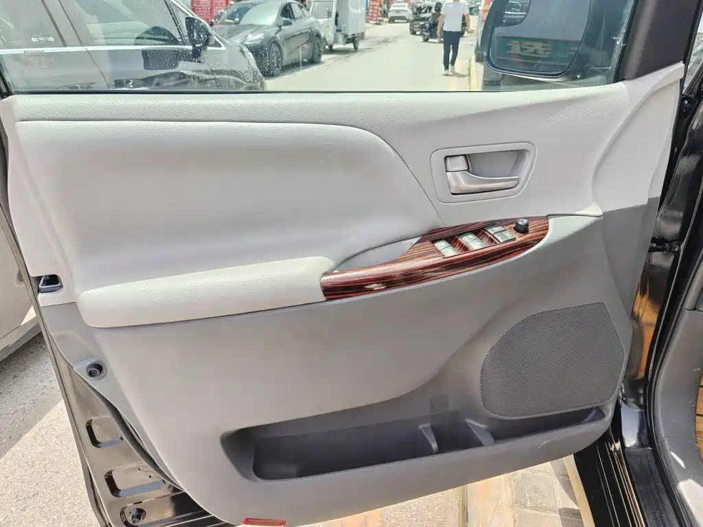 2018 Toyota Sienna 3.5L US Spec