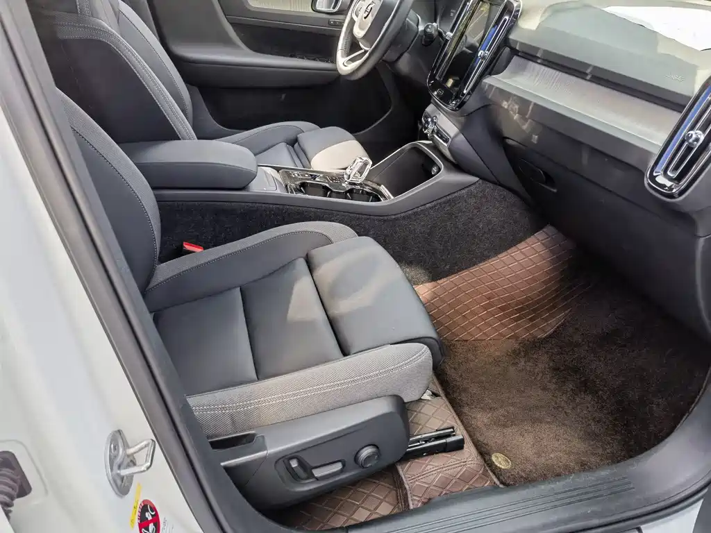 Volvo XC40 2024 B3 Core Luxury