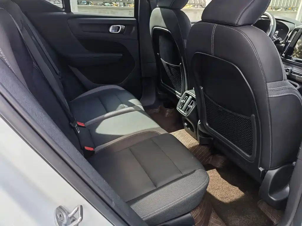 Volvo XC40 2024 B3 Core Luxury