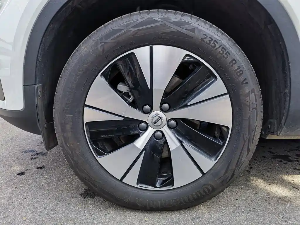 Volvo XC40 2024 B3 Core Luxury