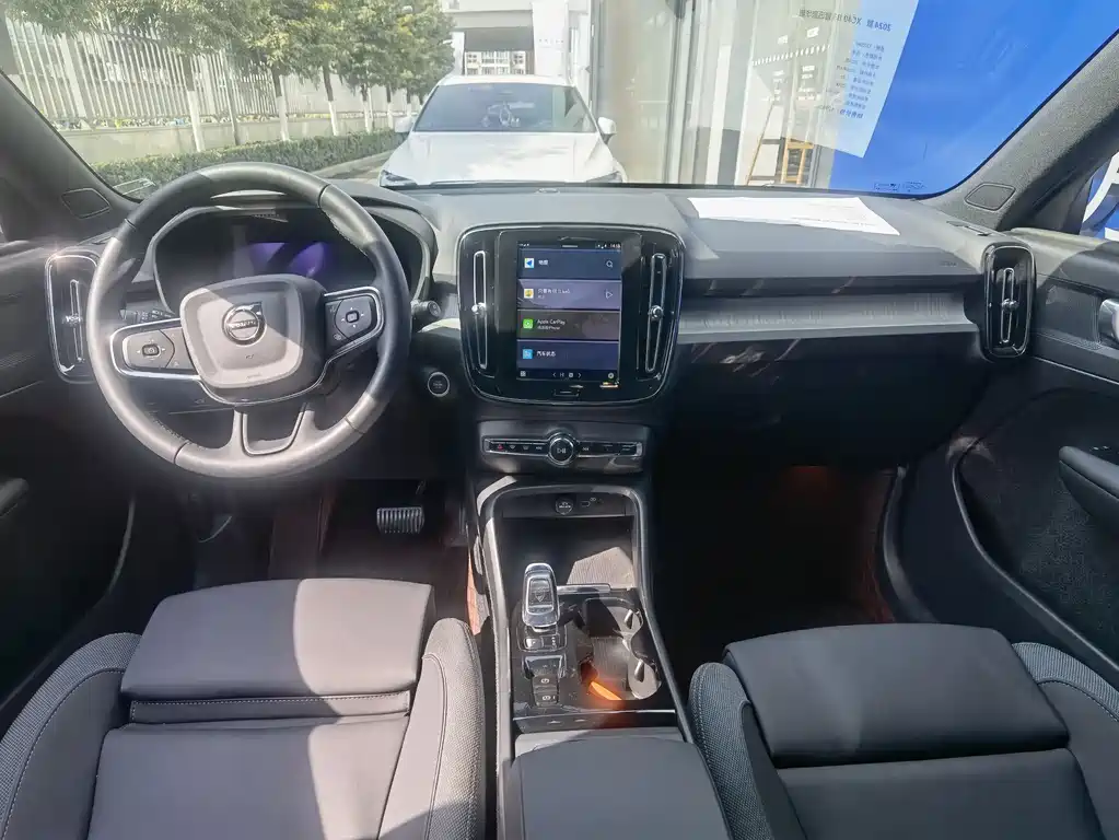 Volvo XC40 2024 B3 Core Luxury