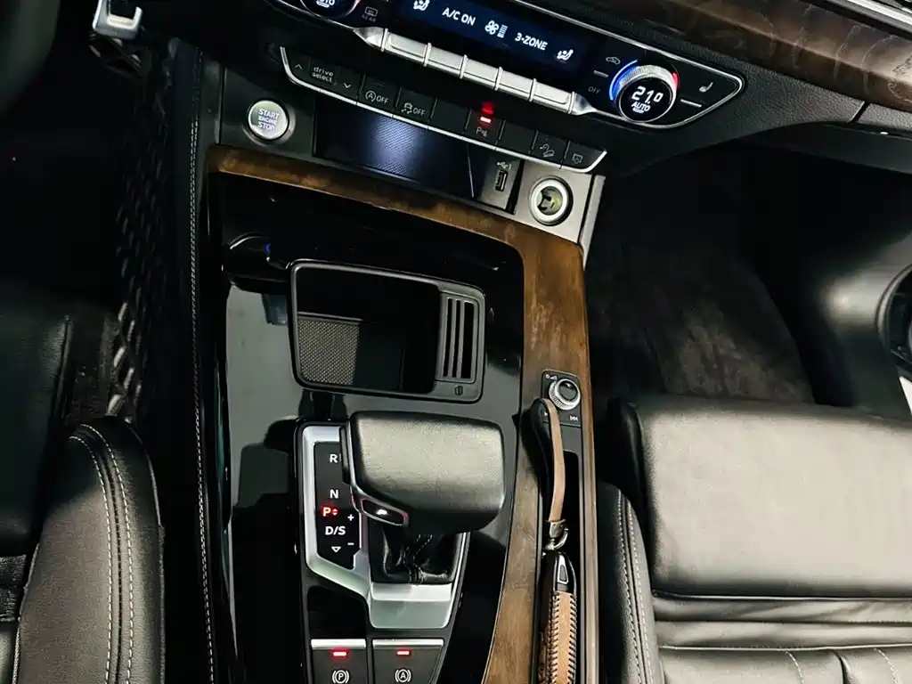 Audi Q5L 2023 40 TFSI Luxury Dynamic Edition