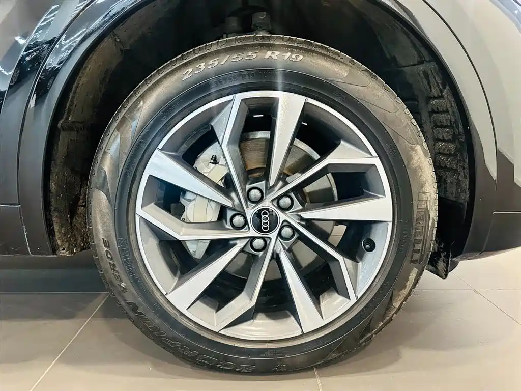 Audi Q5L 2023 40 TFSI Luxury Dynamic Edition