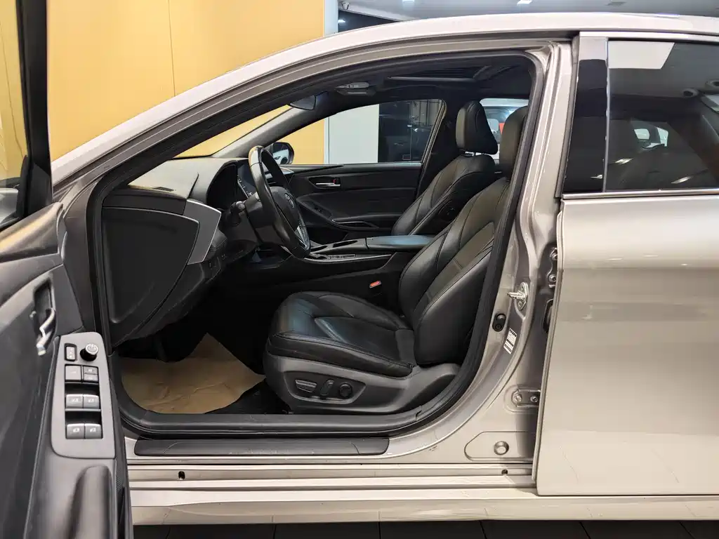 2019 Toyota Avalon Hybrid 2.5L Luxury Edition China V