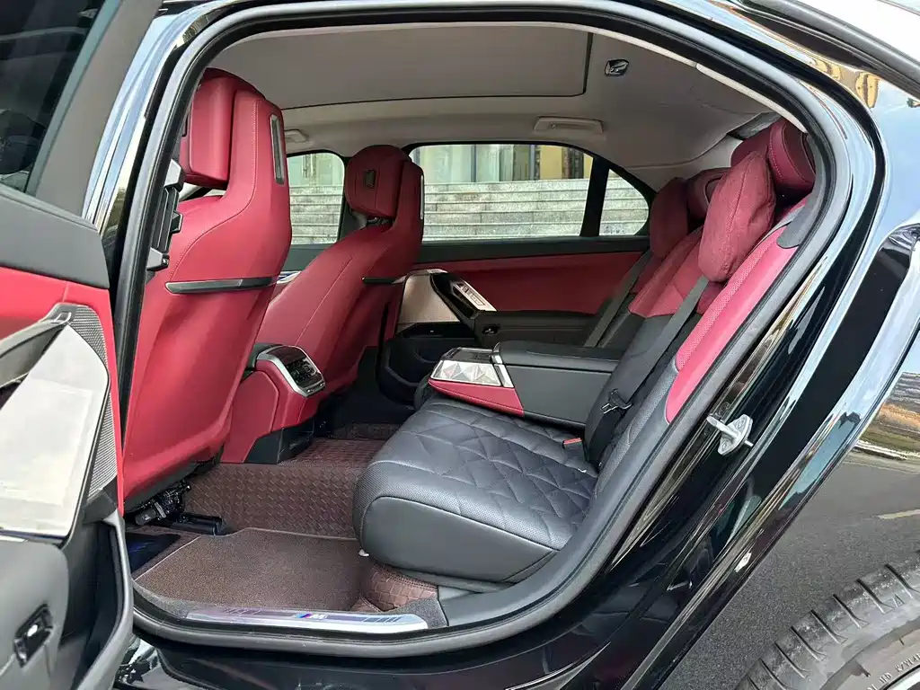 BMW 7 Series 2023 735Li M Sport Package