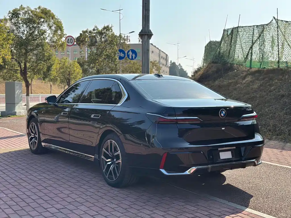 BMW 7 Series 2023 735Li M Sport Package