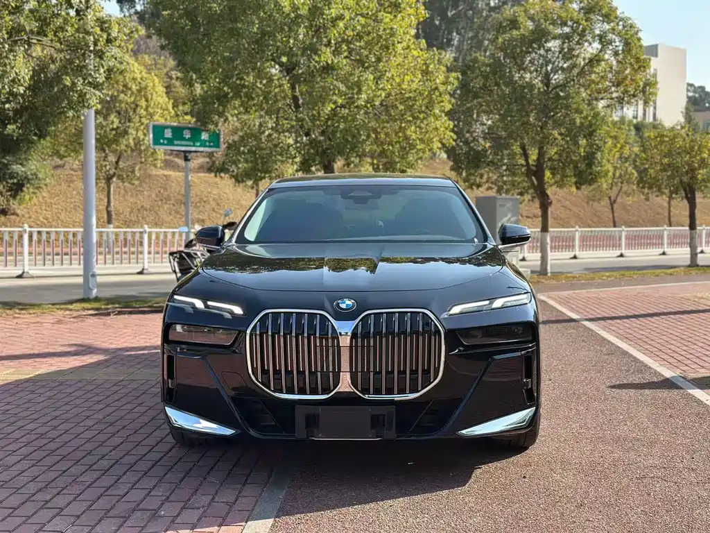BMW 7 Series 2023 735Li M Sport Package