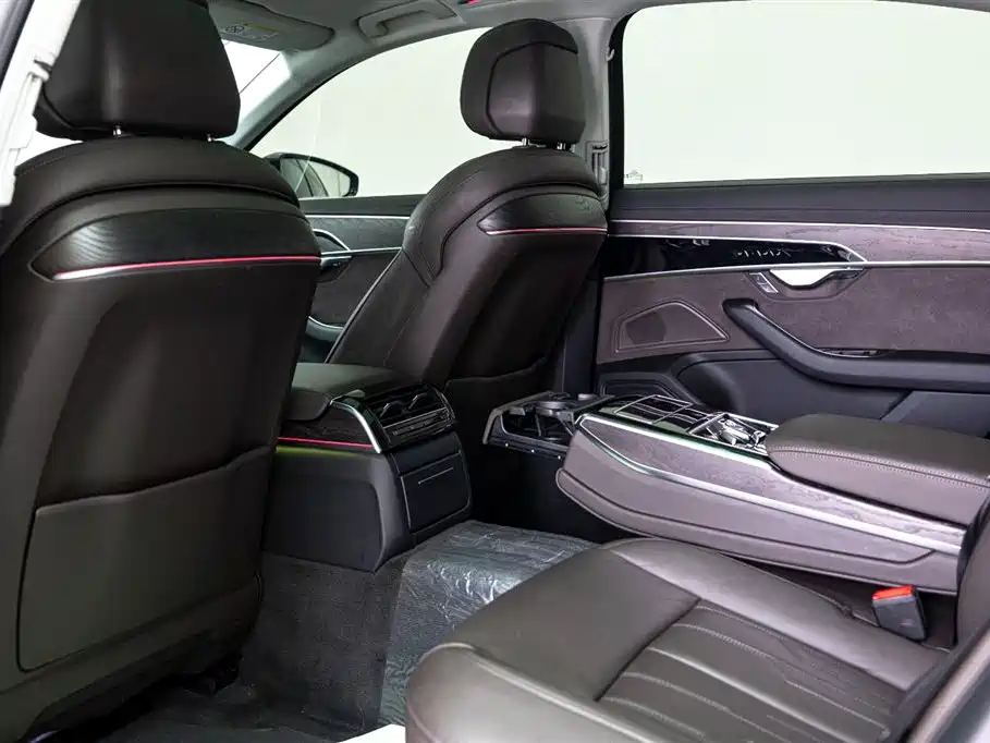 Audi A8L 2025 45 TFSI quattro Luxury