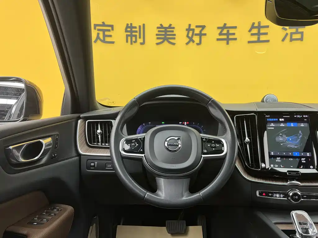 Volvo XC60 2022 B5 AWD Zhiyuan Luxury Edition