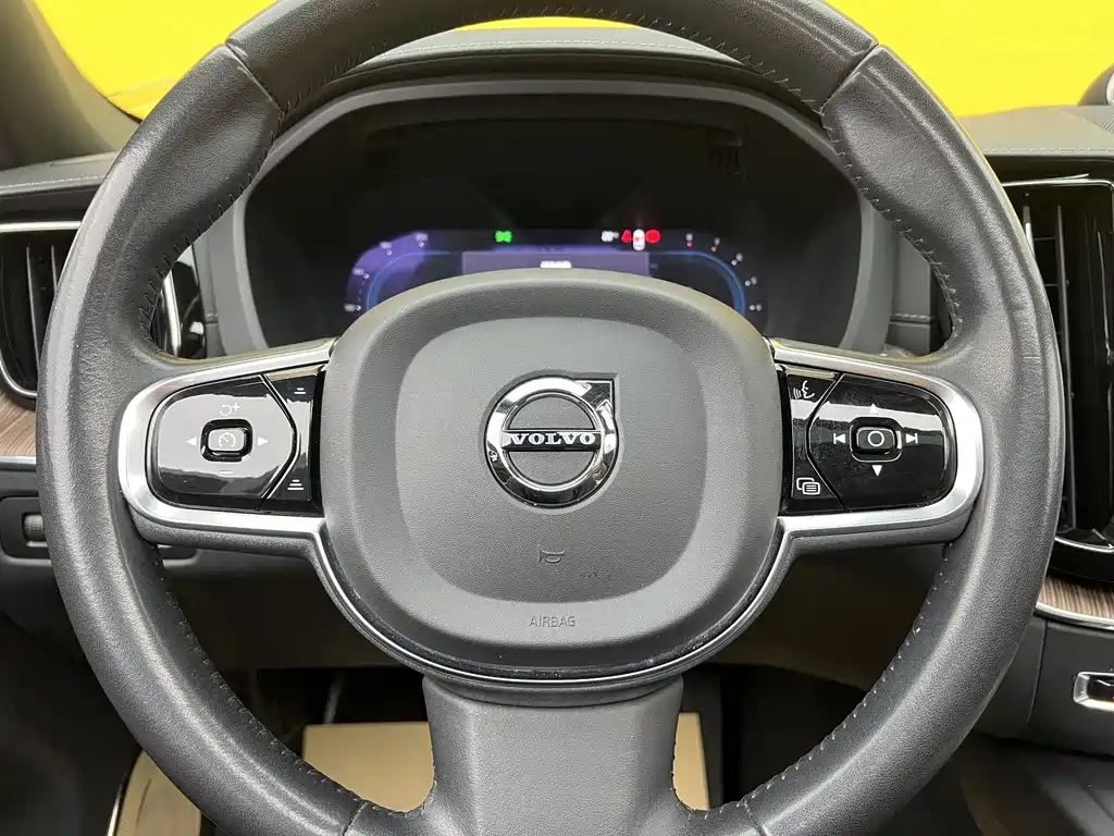 Volvo XC60 2022 B5 AWD Zhiyuan Luxury Edition