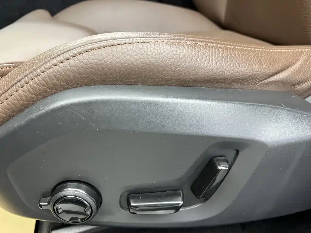 Volvo XC60 2022 B5 AWD Zhiyuan Luxury Edition