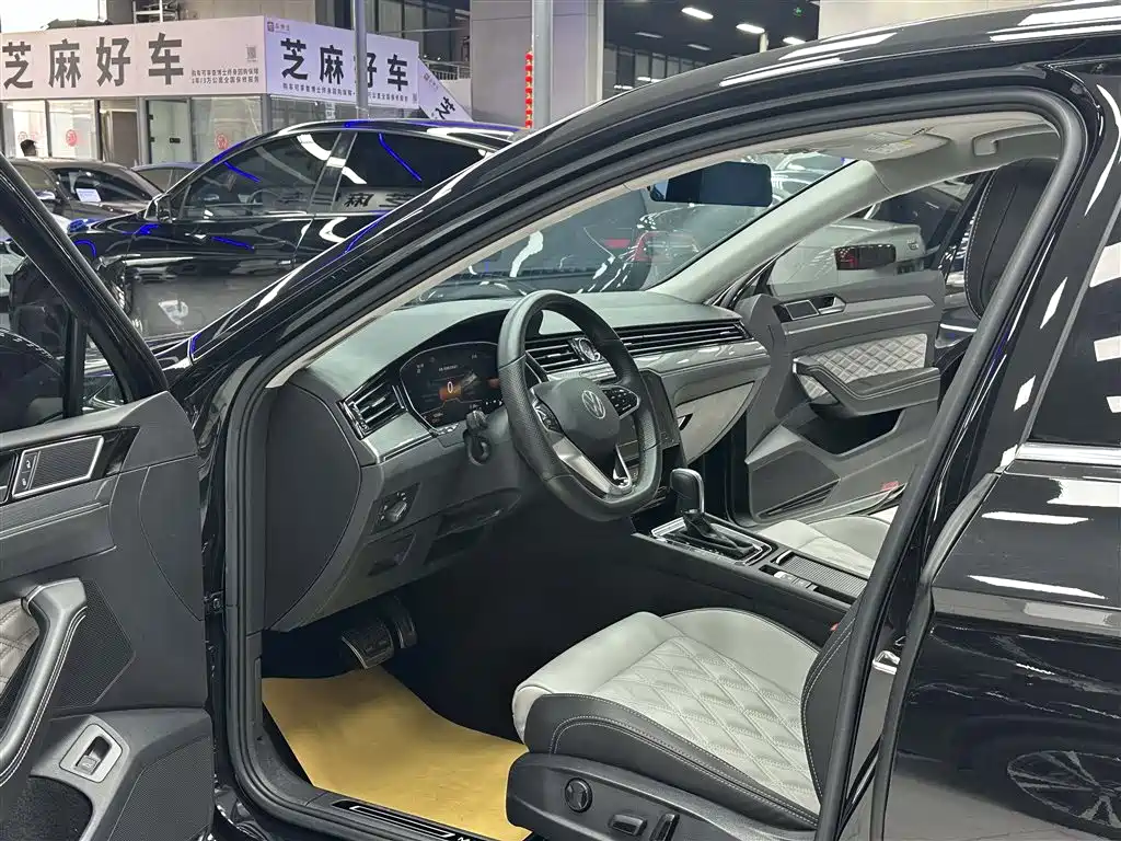 Magotan 2023 2 Million Units Commemorative Edition 330TSI DSG Leading Edition