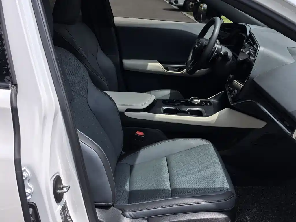 Lexus RZ 2023 450e AWD Luxury Edition