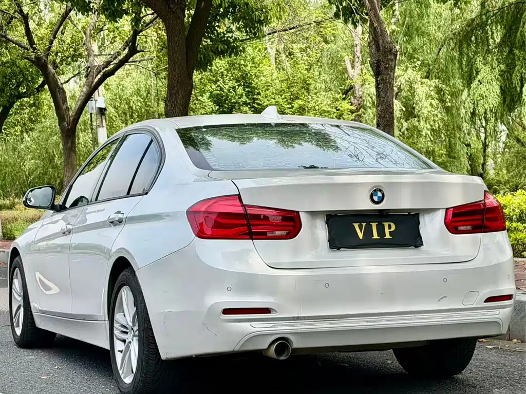 BMW 3 Series 2018 318i