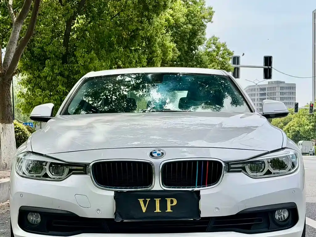 BMW 3 Series 2018 318i