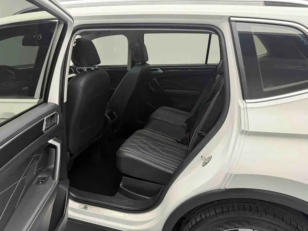 Volkswagen Tiguan L 2022 330TSI Automatic FWD Zhixiang Edition