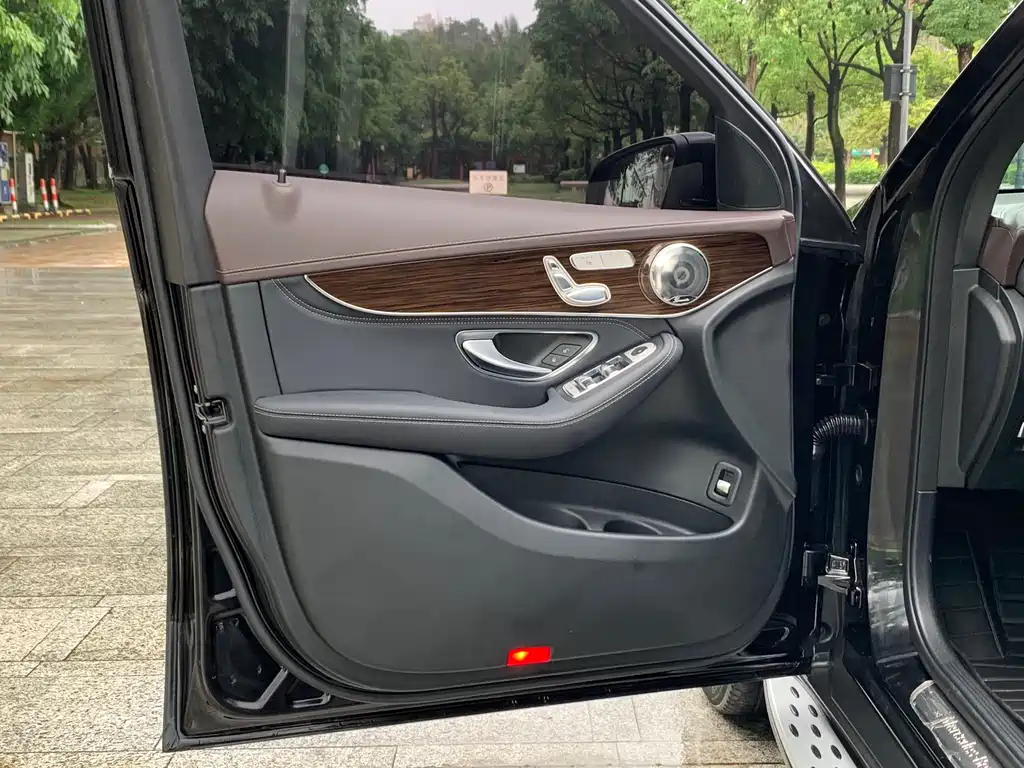 Mercedes-Benz GLC 260 4MATIC Luxury Edition 2018