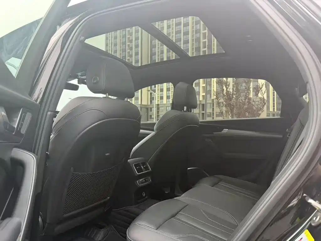 Audi Q5L Sportback 2022 40 TFSI RS Kit Speed Edition