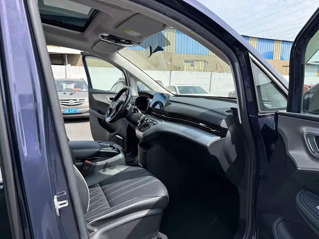 Roewe iMAX8 2023 400TGI Comfort Edition