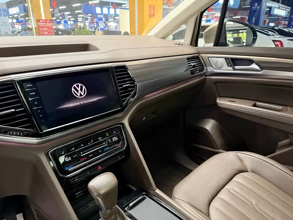 Viloran 2020 330TSI Luxury Edition