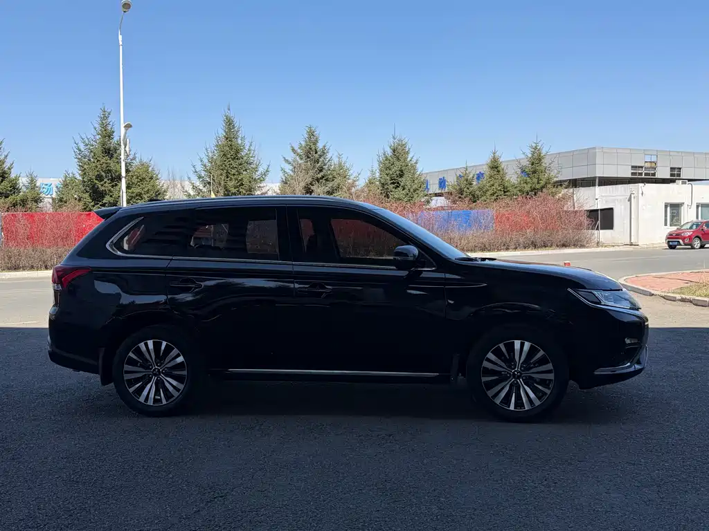 Outlander 2021 2.0L FWD Enjoy Edition 5-Seater