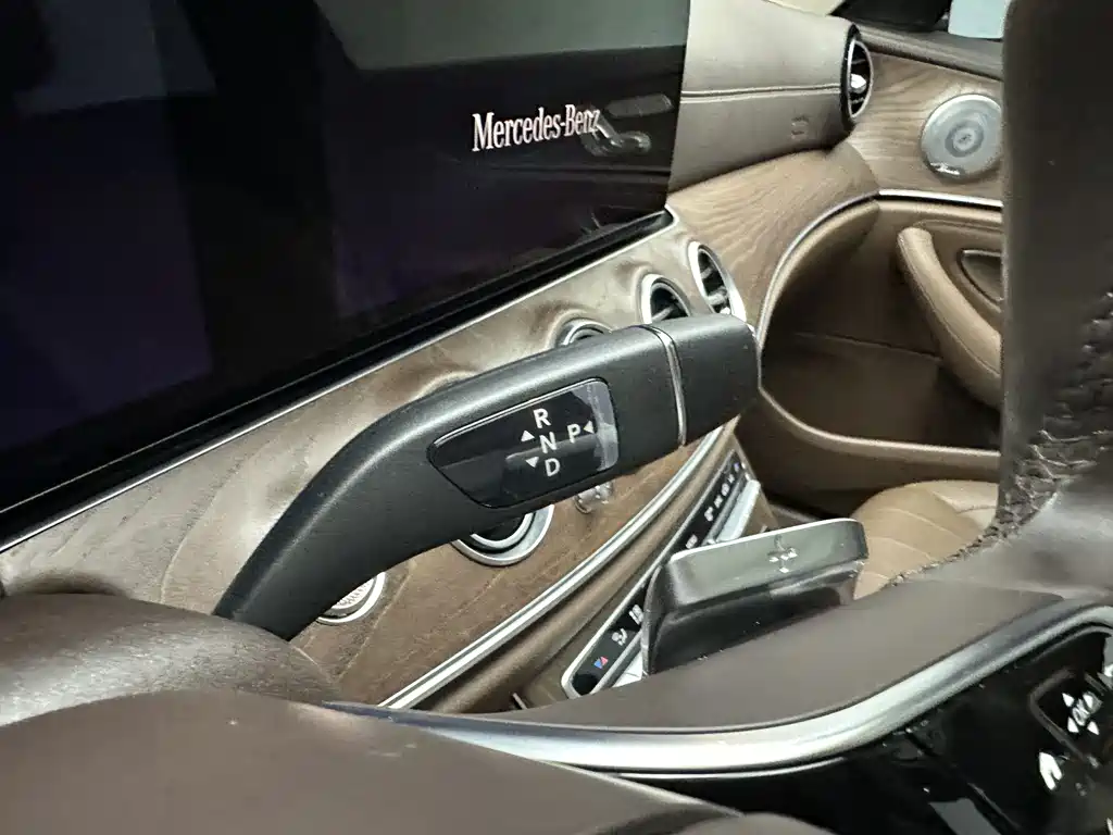 Mercedes-Benz E-Class 2023 E 300 L Fashion