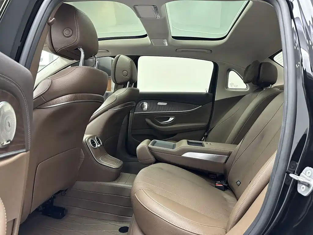 Mercedes-Benz E-Class 2023 E 300 L Fashion