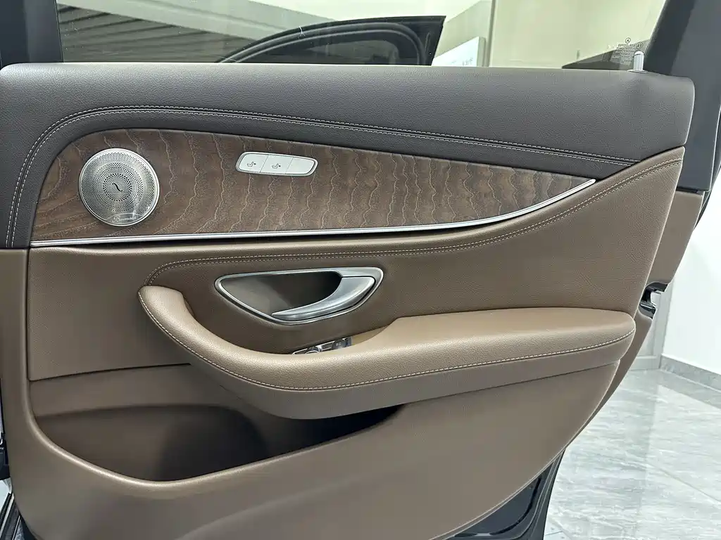Mercedes-Benz E-Class 2023 E 300 L Fashion