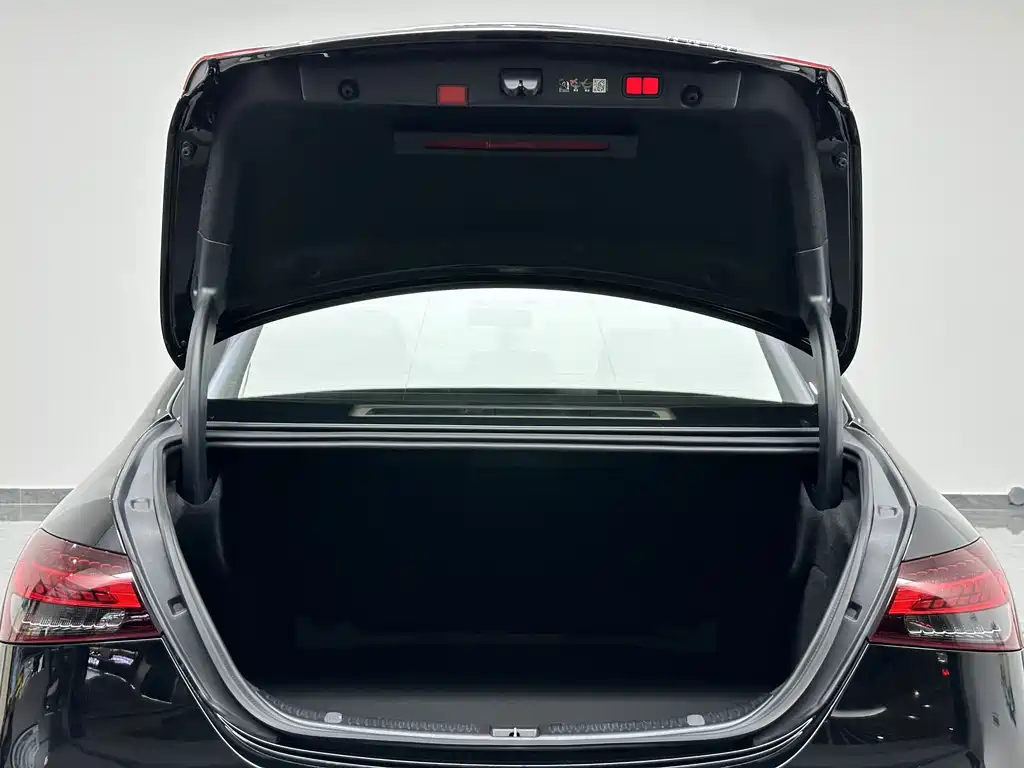 Mercedes-Benz E-Class 2023 E 300 L Fashion