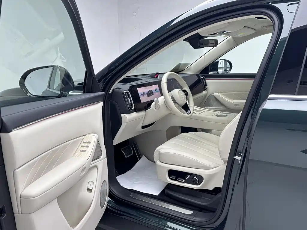 AITO M8 2025 EREV Max+ 53.4kWh 6-Seater with 192-Line LiDAR