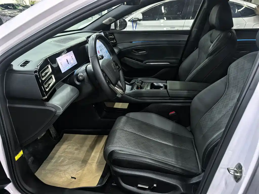 Qin L 2024 DM-i 120KM Excellence Edition