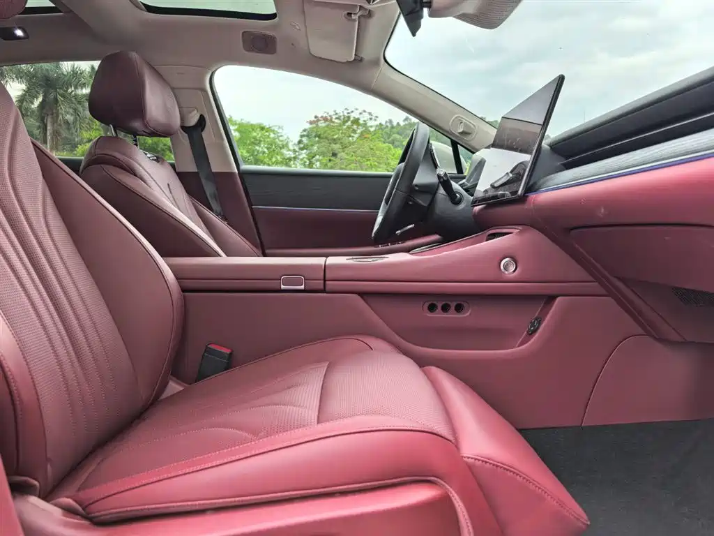 Voyah Zhuiguang L 2026 AWD Ultra