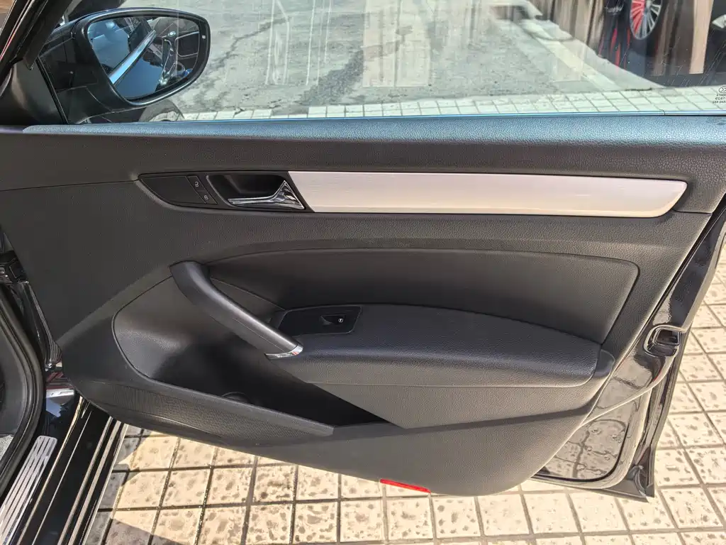 Volkswagen Passat 2015 1.8TSI DSG Zunjong Edition