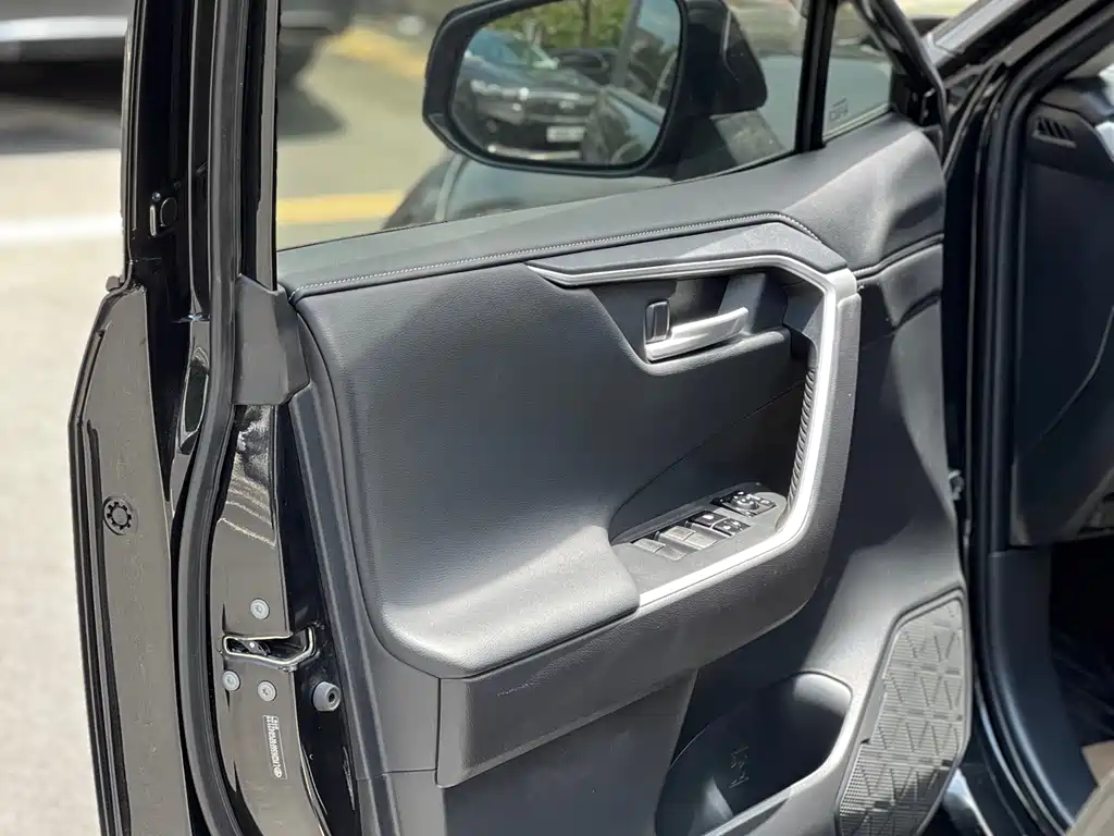 Toyota Wildlander 2023 2.0L CVT FWD Luxury PLUS Edition
