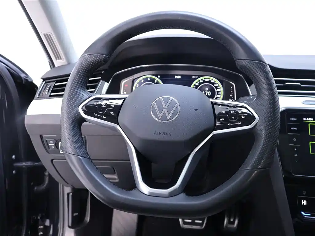 Magotan 2023 2 Million Edition 330TSI DSG Luxury